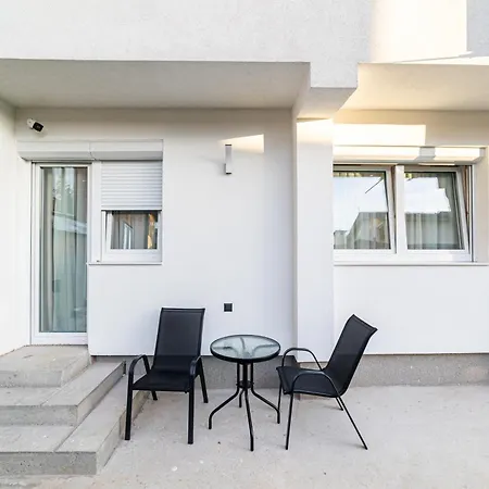 La Perla Delux Apartamento *